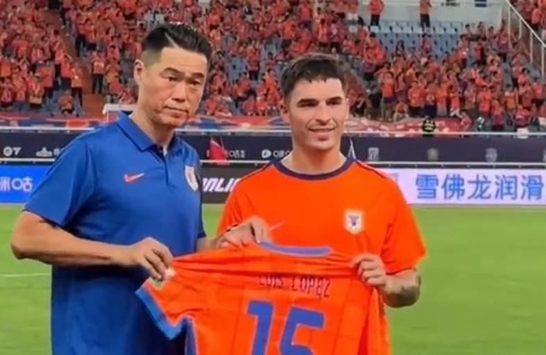 韦德体育网址-一个坑绊倒泰山多次！熬走老崔 解约洛佩斯陷僵局 你支持追责吗？