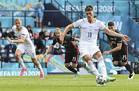 OD体育入口-鲜血换来一球一分 希克破门继续捷克迈向晋级线