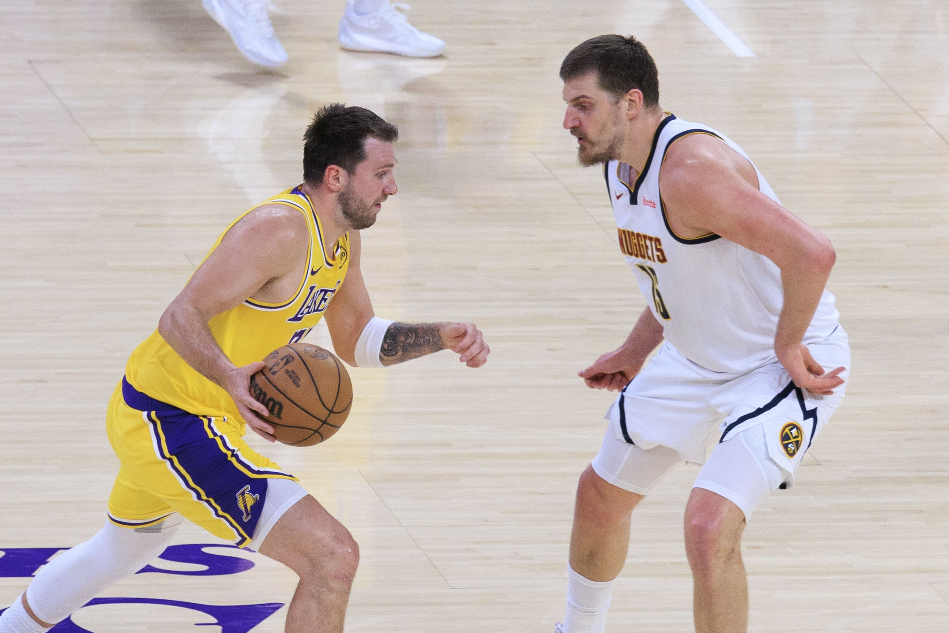 OD体育-收官阶段看点：湖矿狼火争夺三号种子席位 首轮能否迎来雷勇大战