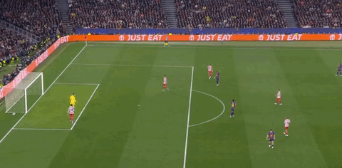 OD体育-欧冠已连续三年现手接球争议,裁判一次判点,两次无表示